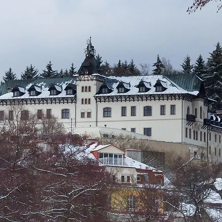 Chateau Monty מלון