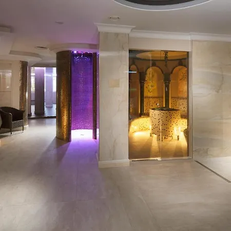 Hotel Chateau Monty 4*